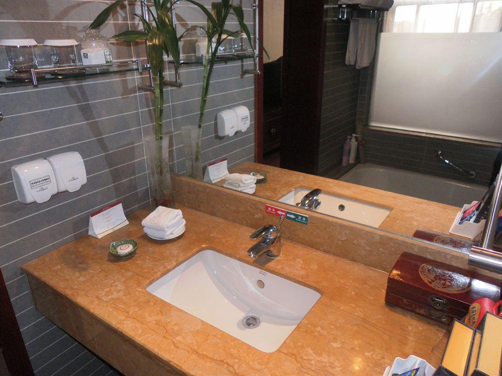 Qilu International Hotel Beijing Exterior photo